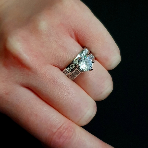 Classic Inlaid White Round Zircon Crystal Ring Set - Picture 4 of 5